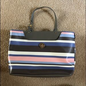 Tommy Hilfiger spring purse w/ attached wallet